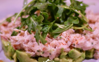 Écrasé d'avocats aux fruits de la passion, émietté de tourteaux